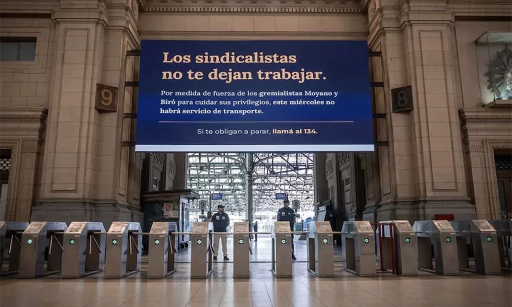 Terminal de trenes Retiro sin gente