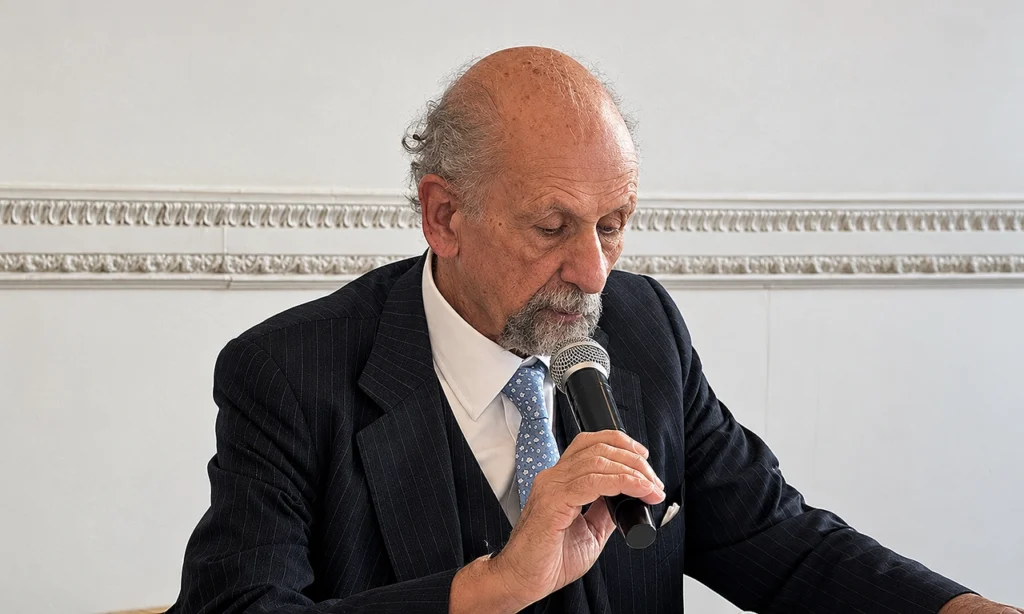Dr. Rafael Manóvil